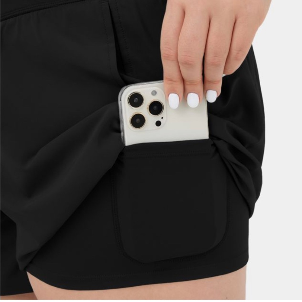 Halara Breezeful Highwaisted Crossover Yoga shorts (2”)